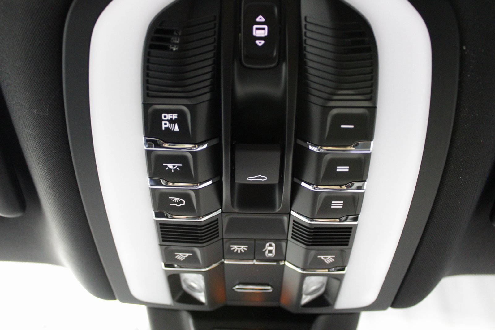 New 2026 Porsche Macan image 35