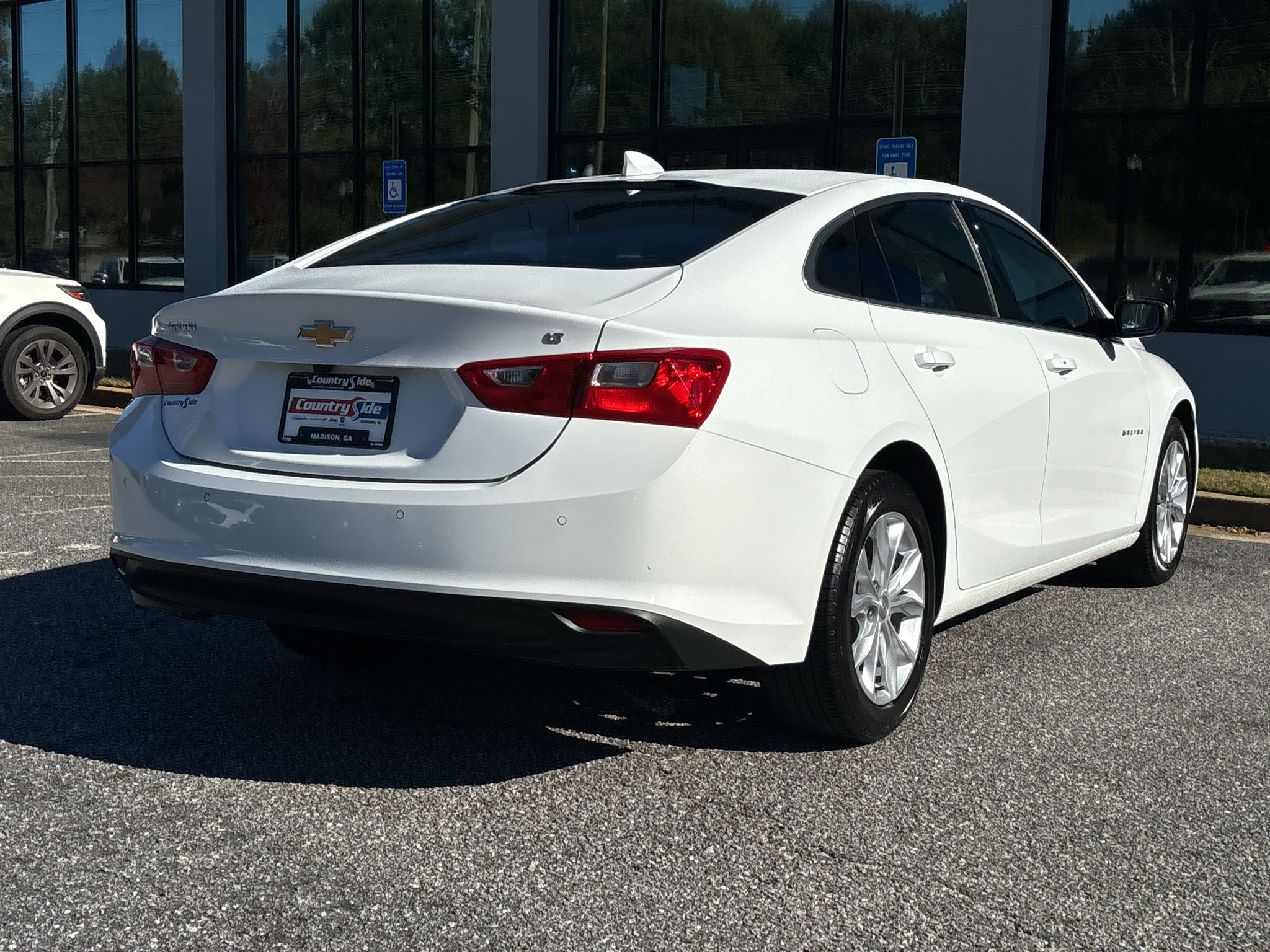 Used 2025 Chevrolet Malibu LT FWD image 9