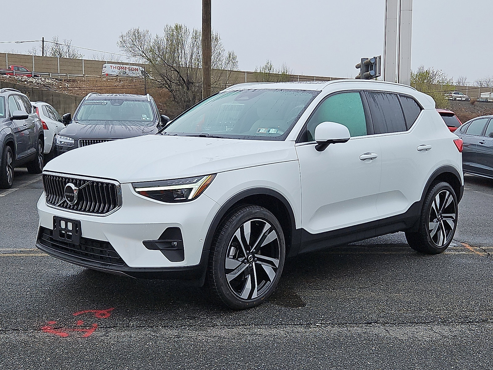 Certified 2023 Volvo XC40 B5 Ultimate w/ Protection Package Premier image 3