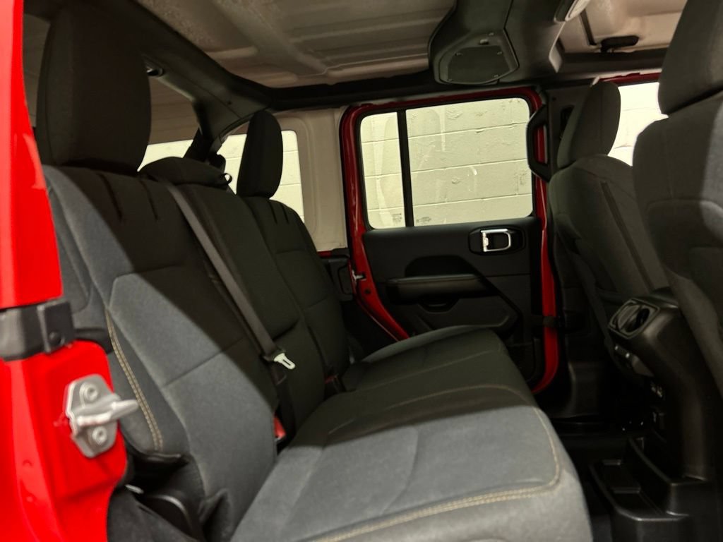 Used 2025 Jeep Wrangler Unlimited Sahara AWD/4WD image 9