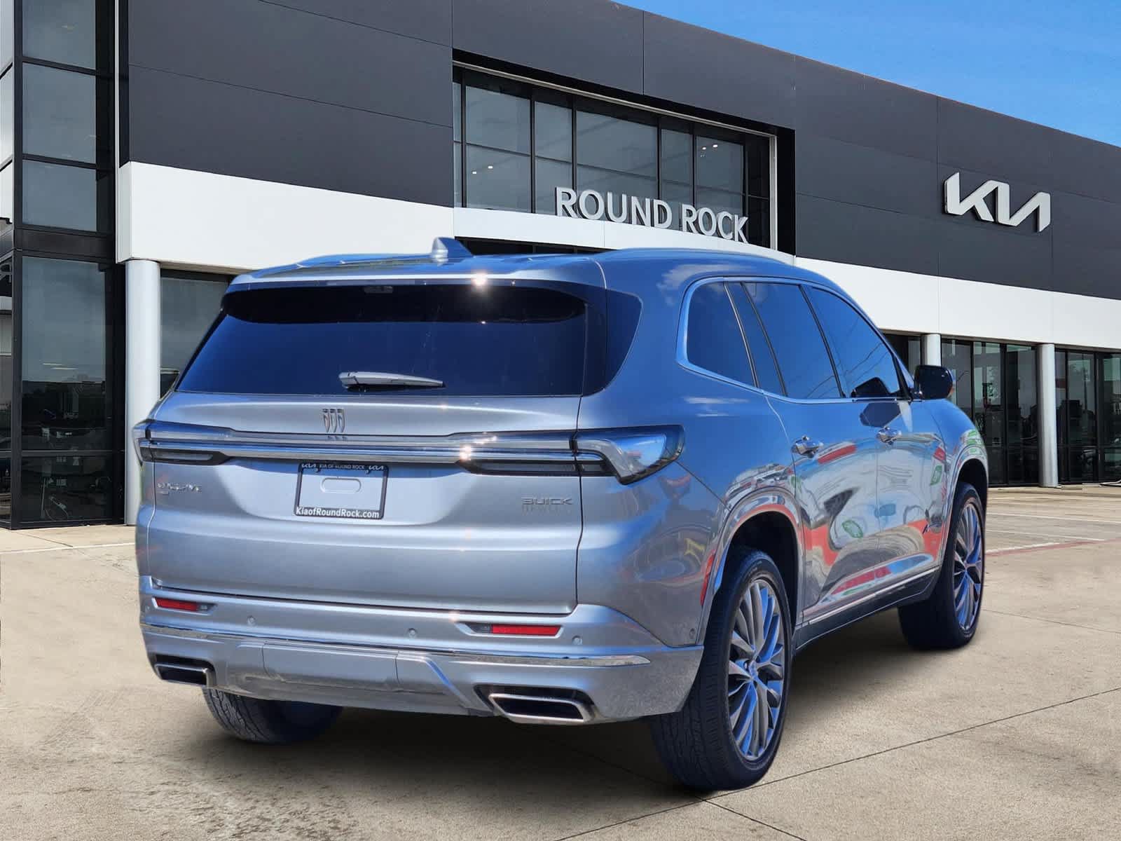 Used 2025 Buick Enclave Avenir w/ Super Cruise Package AWD/4WD image 6