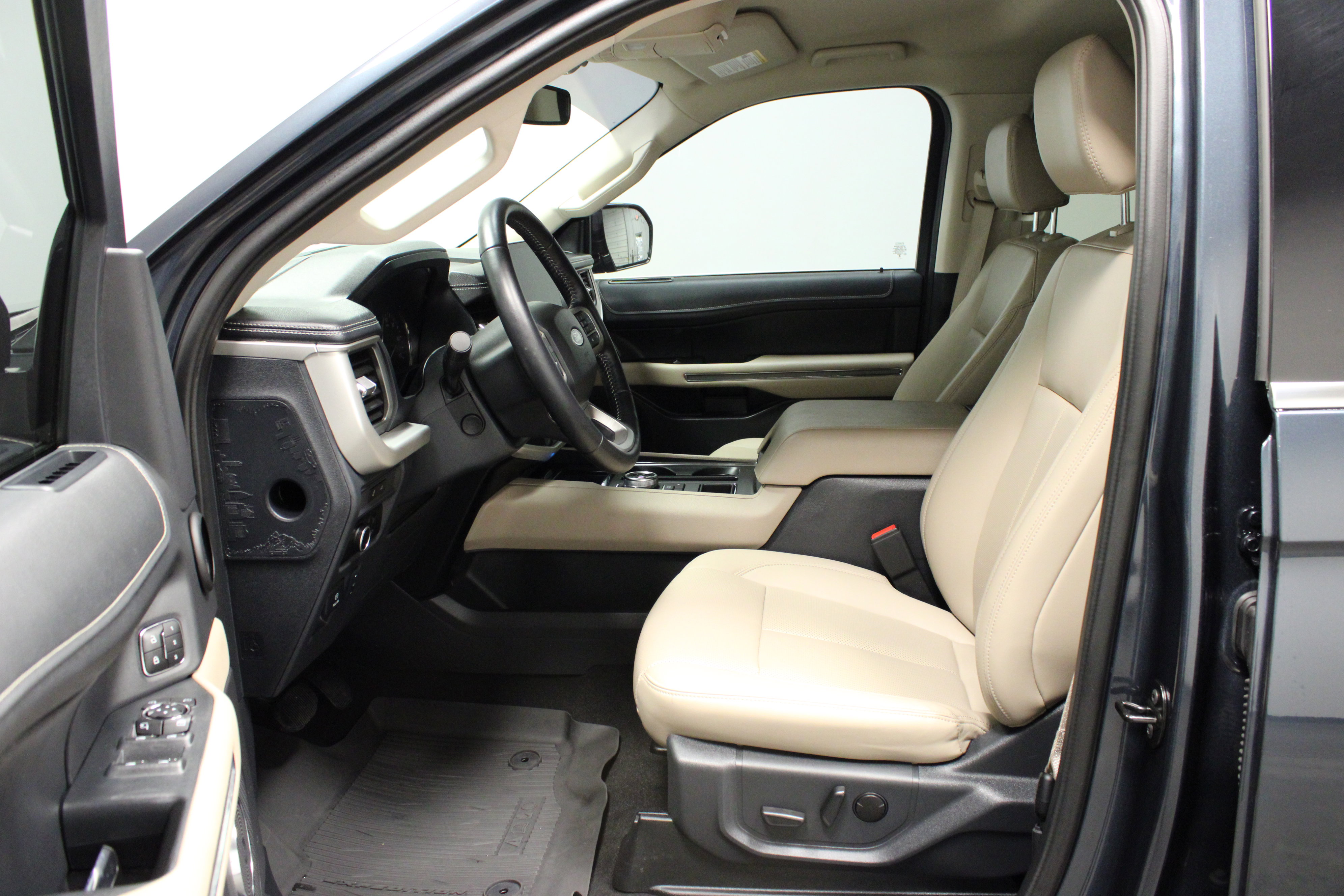 Used 2024 Ford Expedition XLT image 19