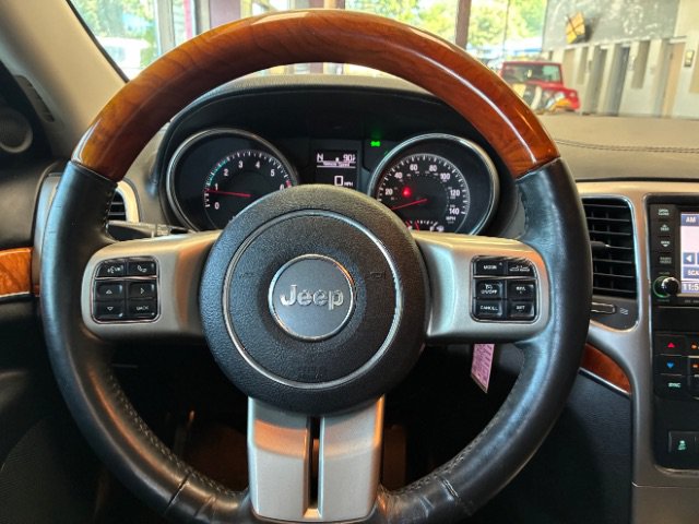 Used 2013 Jeep Grand Cherokee Overland w/ Advance Technology Group RWD image 21
