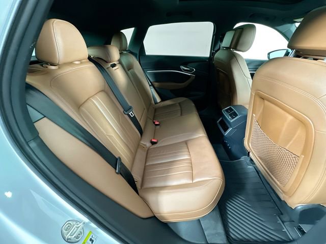 Used 2024 Audi Q8 e-tron Premium image 28