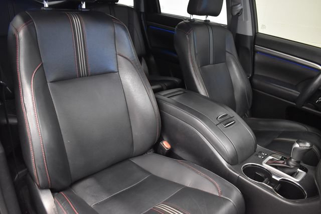 Used 2019 Toyota Highlander SE AWD/4WD image 6