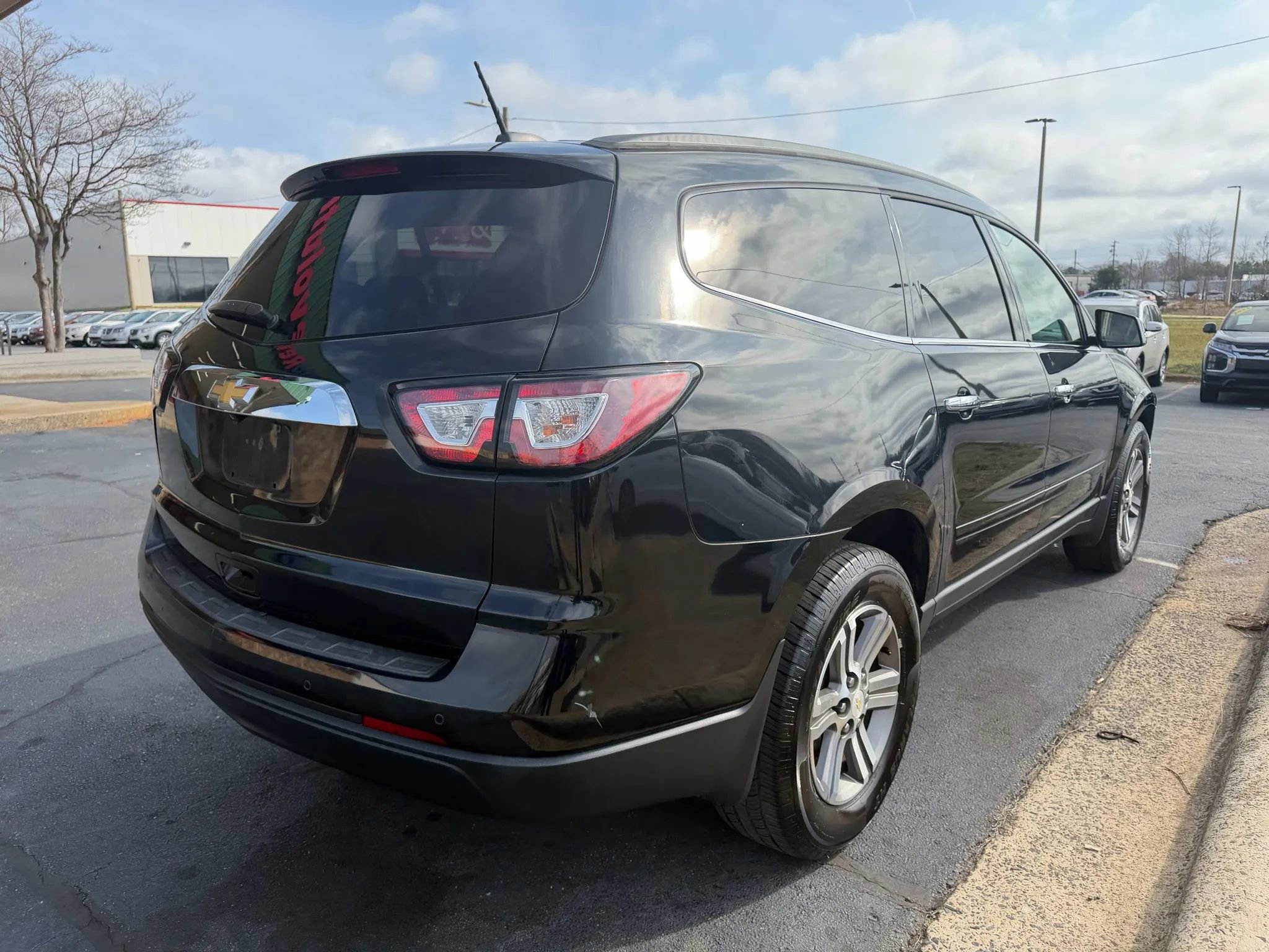 Used 2017 Chevrolet Traverse LT image 7