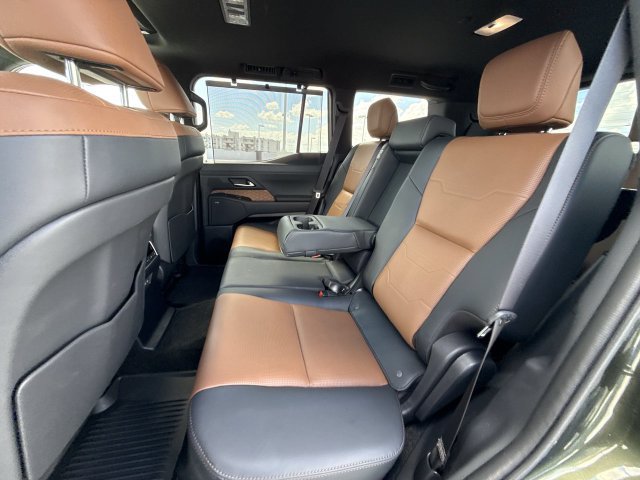 Certified 2025 Lexus GX 550 w/ Cold Area Package AWD/4WD image 23