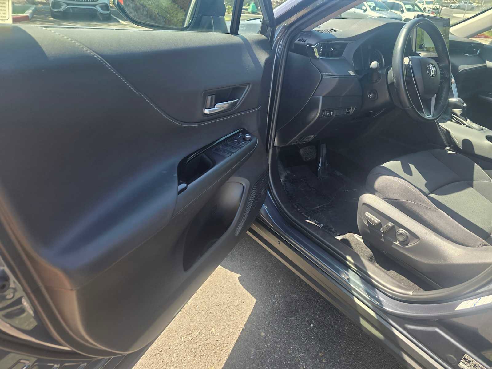 Used 2022 Toyota Venza LE AWD/4WD image 22
