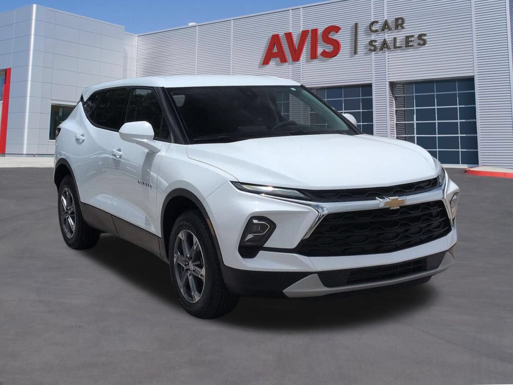 Used 2025 Chevrolet Blazer LT FWD image 3