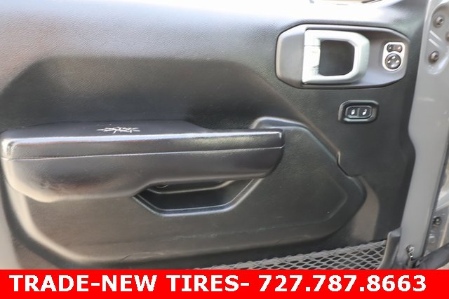 Used 2021 Jeep Gladiator Willys image 9