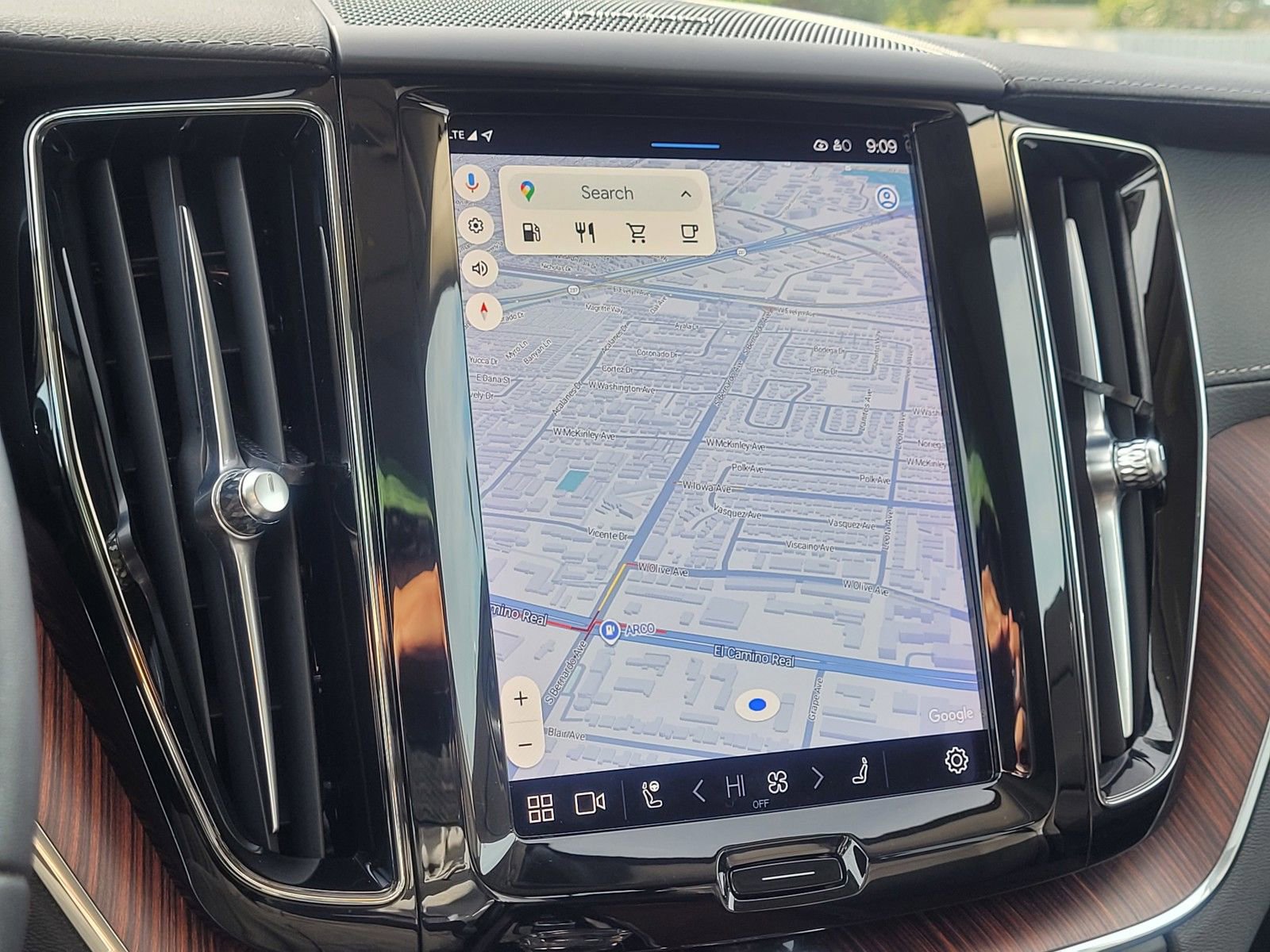 Certified 2023 Volvo XC60 B5 Ultimate image 23