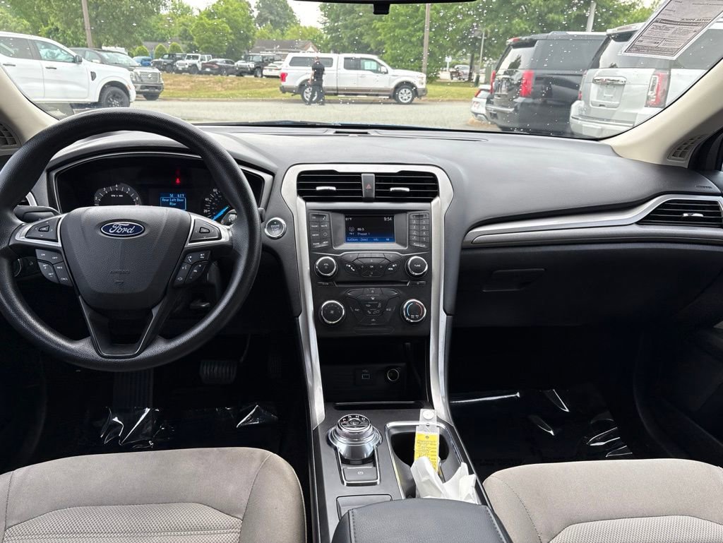 Used 2018 Ford Fusion S FWD image 33