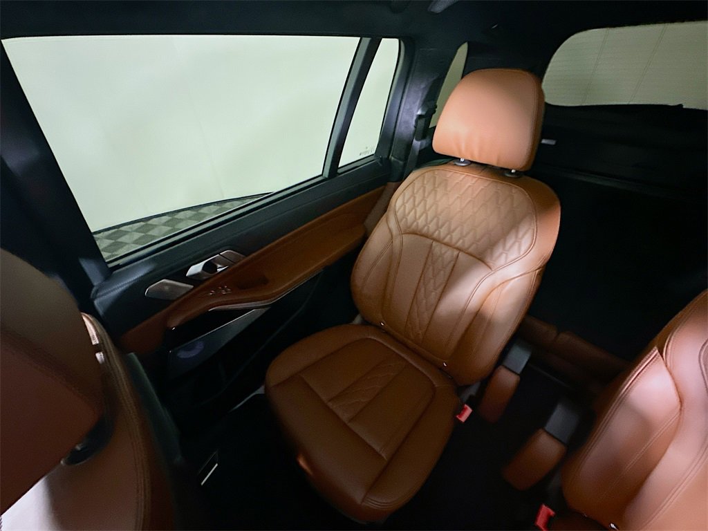 Used 2019 BMW X7 xDrive50i w/ Dynamic Handling Package image 12