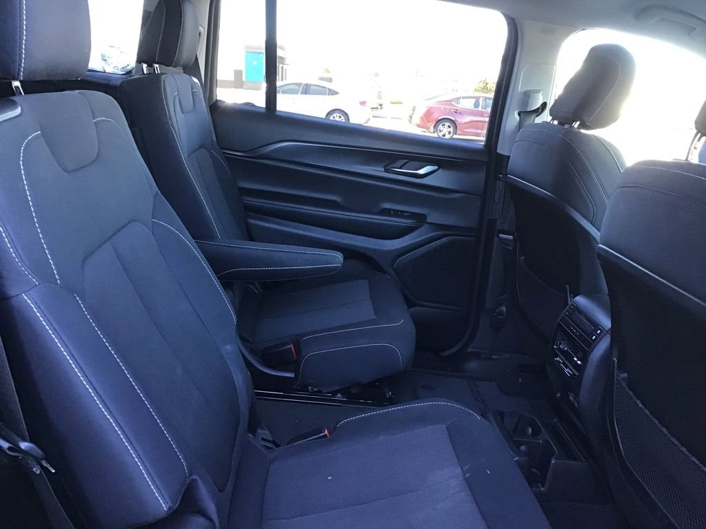 Used 2023 Jeep Grand Cherokee L Laredo image 10