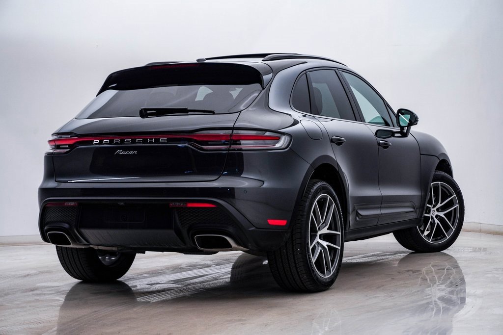 Certified 2025 Porsche Macan image 12