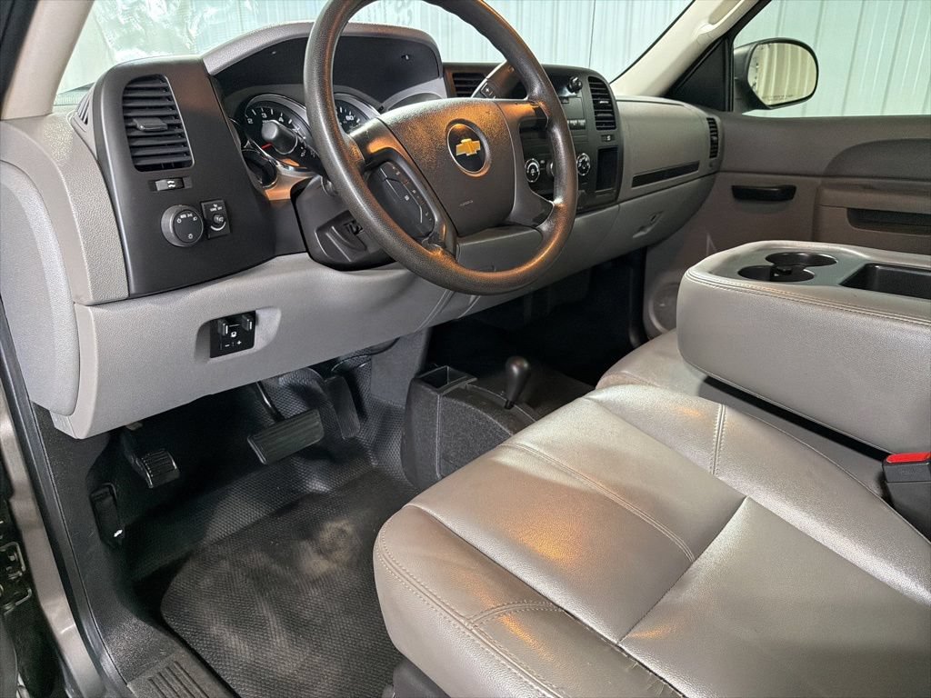 Used 2014 Chevrolet Silverado 2500 W/T AWD/4WD image 3