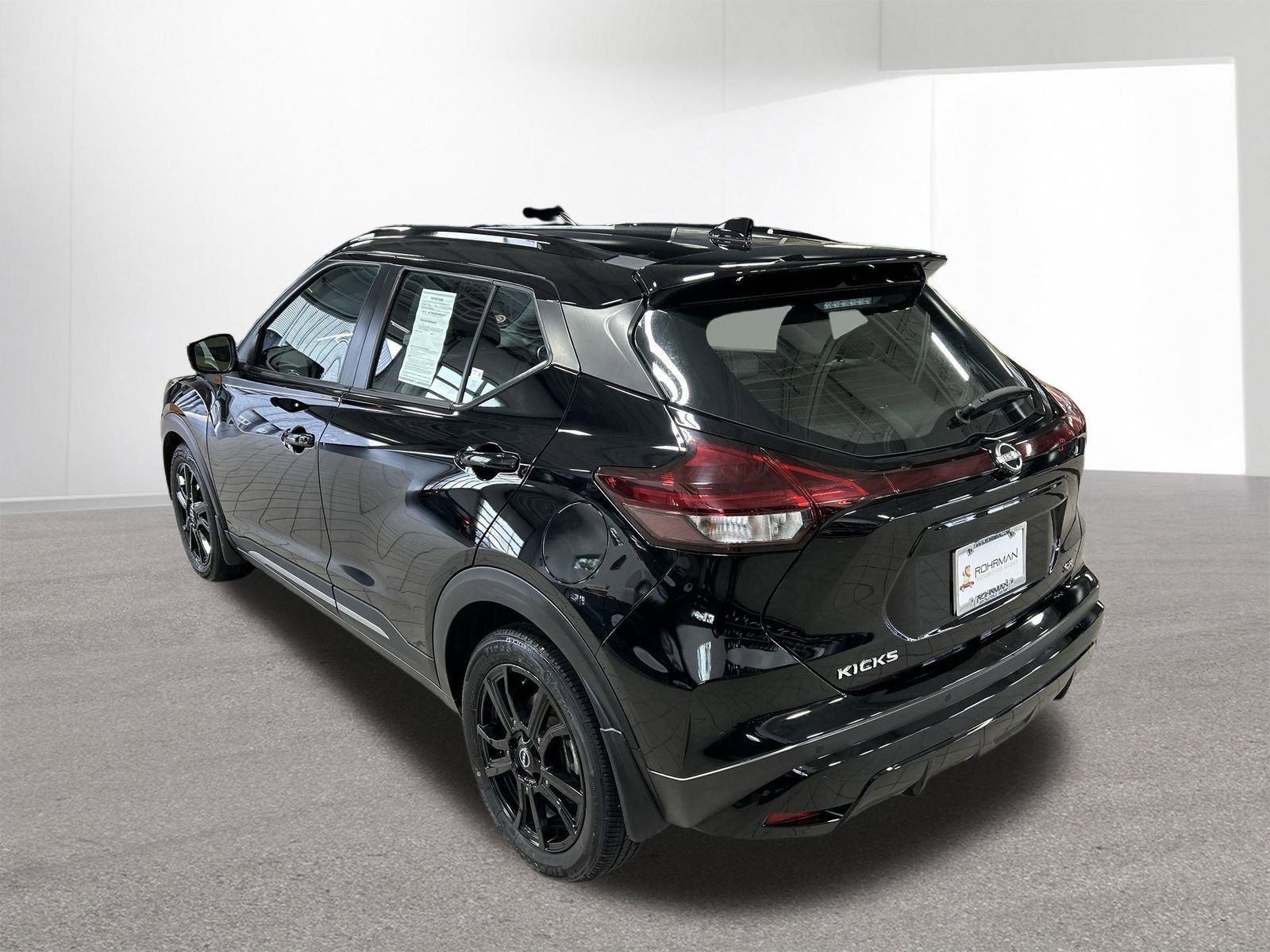 Certified 2022 Nissan Kicks SR w/ Premium Package FWD image 38