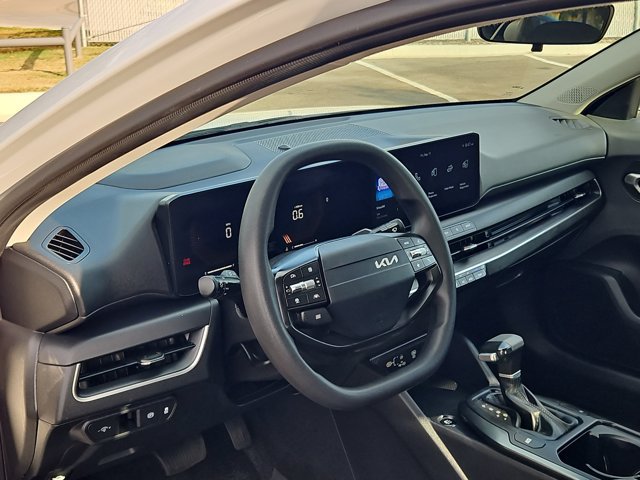 Used 2025 Kia K4 FWD image 10