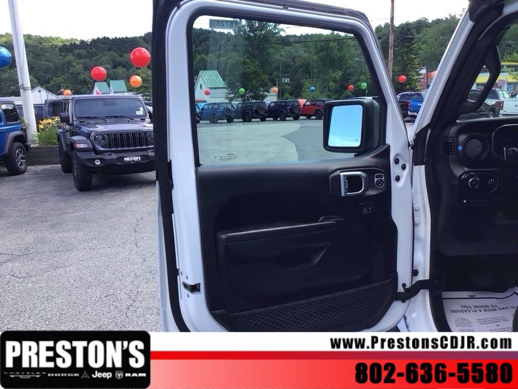 Used 2024 Jeep Wrangler Unlimited Rubicon 4xe AWD/4WD image 10