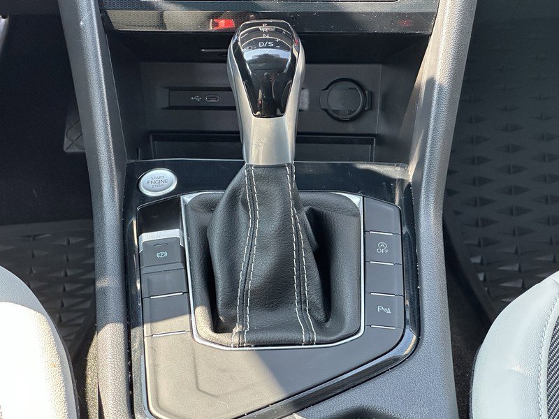 Used 2025 Volkswagen Taos SE w/ Panoramic Sunroof Package image 16