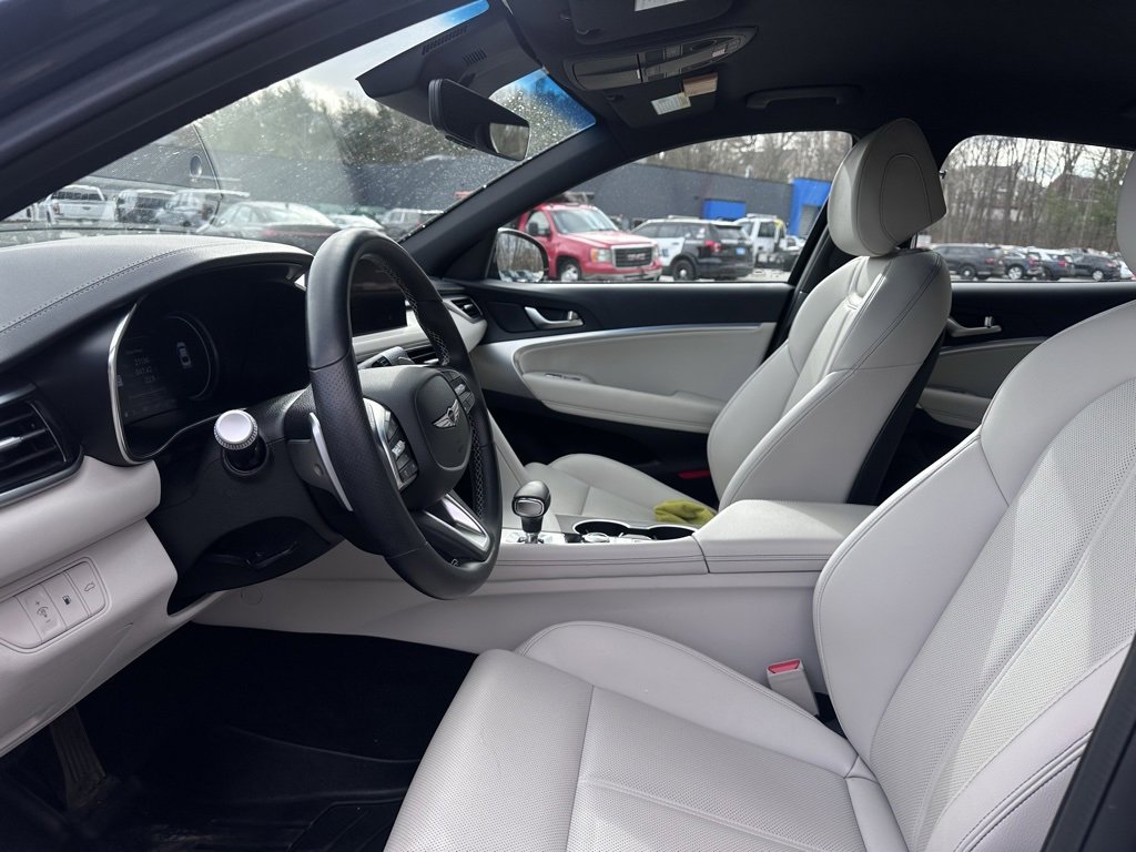 Used 2024 Genesis G70 2.5T image 13