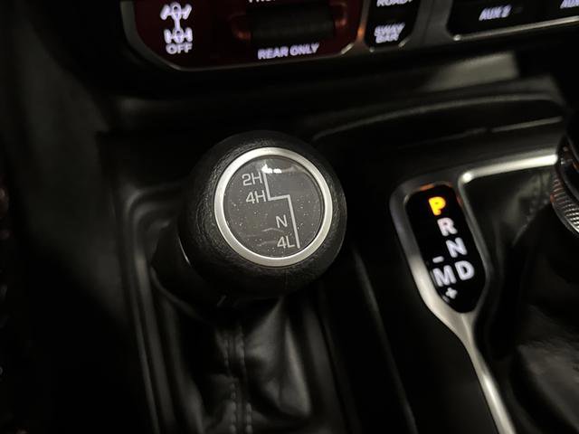 Used 2024 Jeep Gladiator Rubicon w/ Technology Group image 23