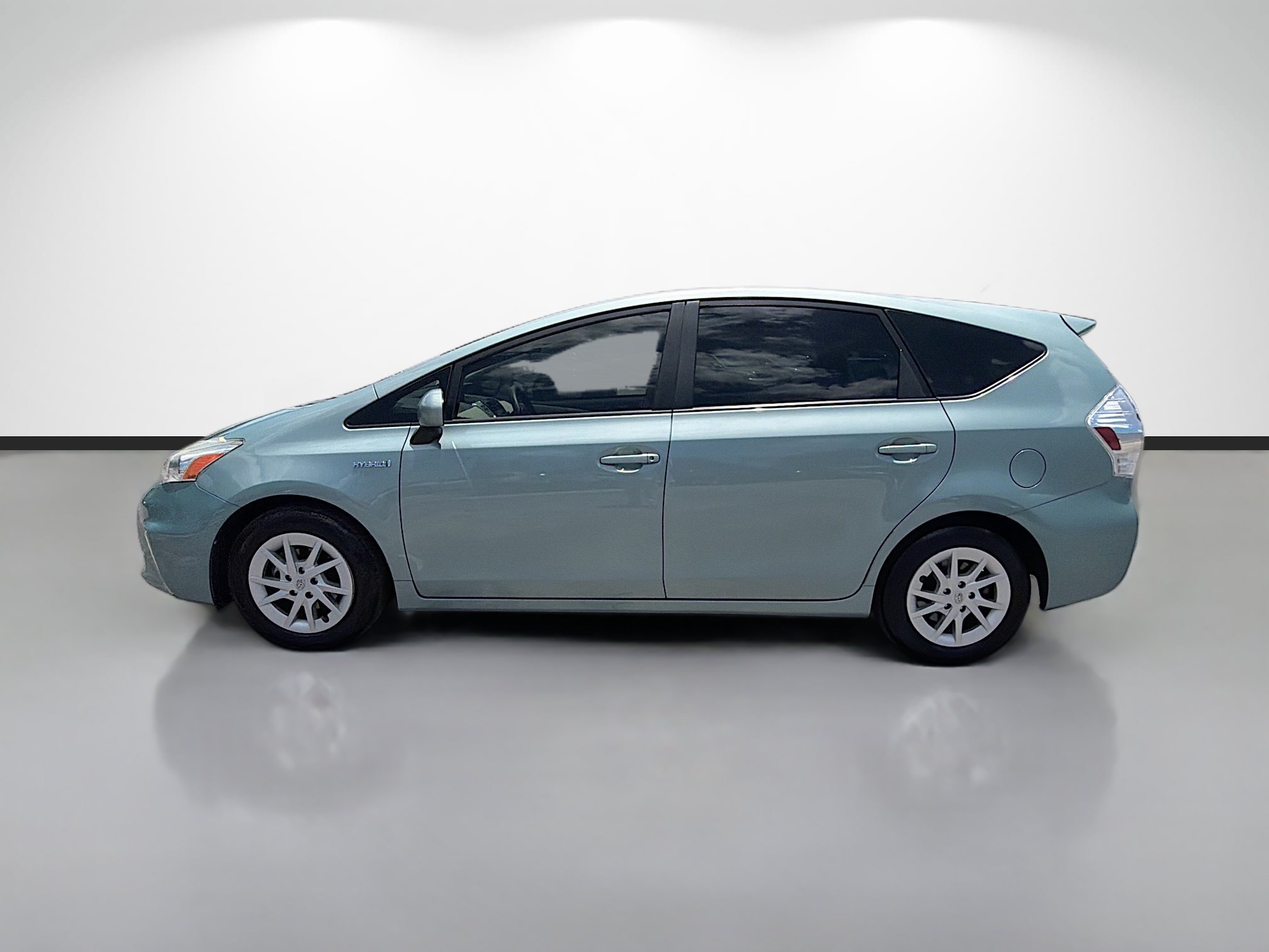 Used 2014 Toyota Prius V Two FWD image 6