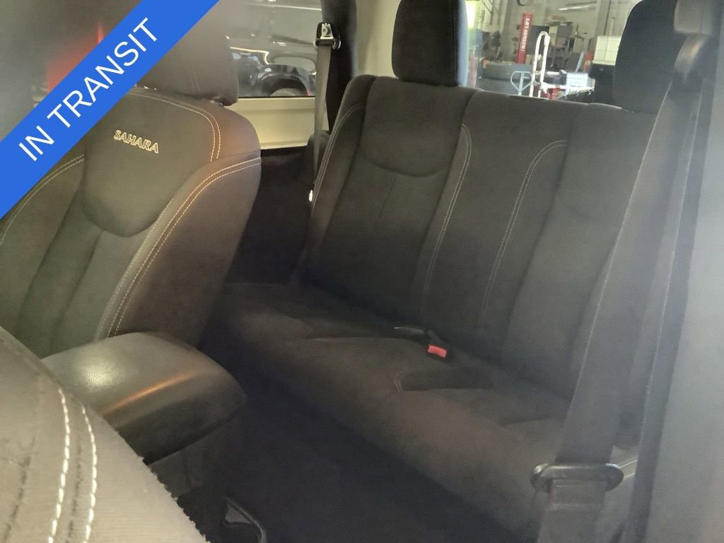 Used 2018 Jeep Wrangler Sahara w/ Connectivity Group AWD/4WD image 19