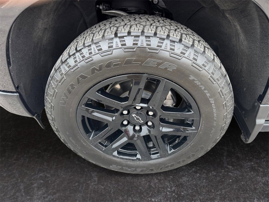 Certified 2025 Chevrolet Silverado 1500 High Country w/ Midnight Edition image 9