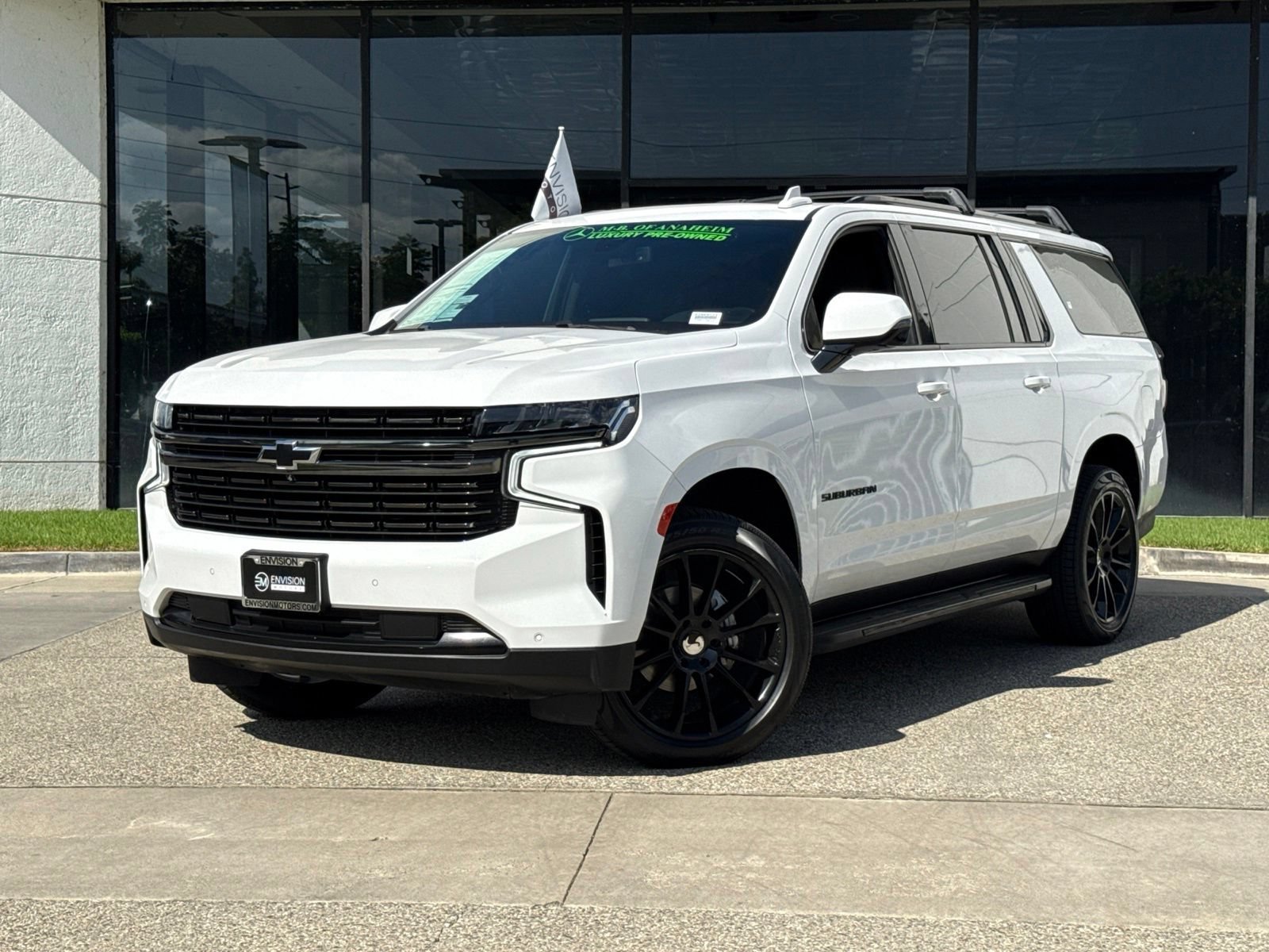 Used 2021 Chevrolet Suburban RST w/ Luxury Package AWD/4WD image 2