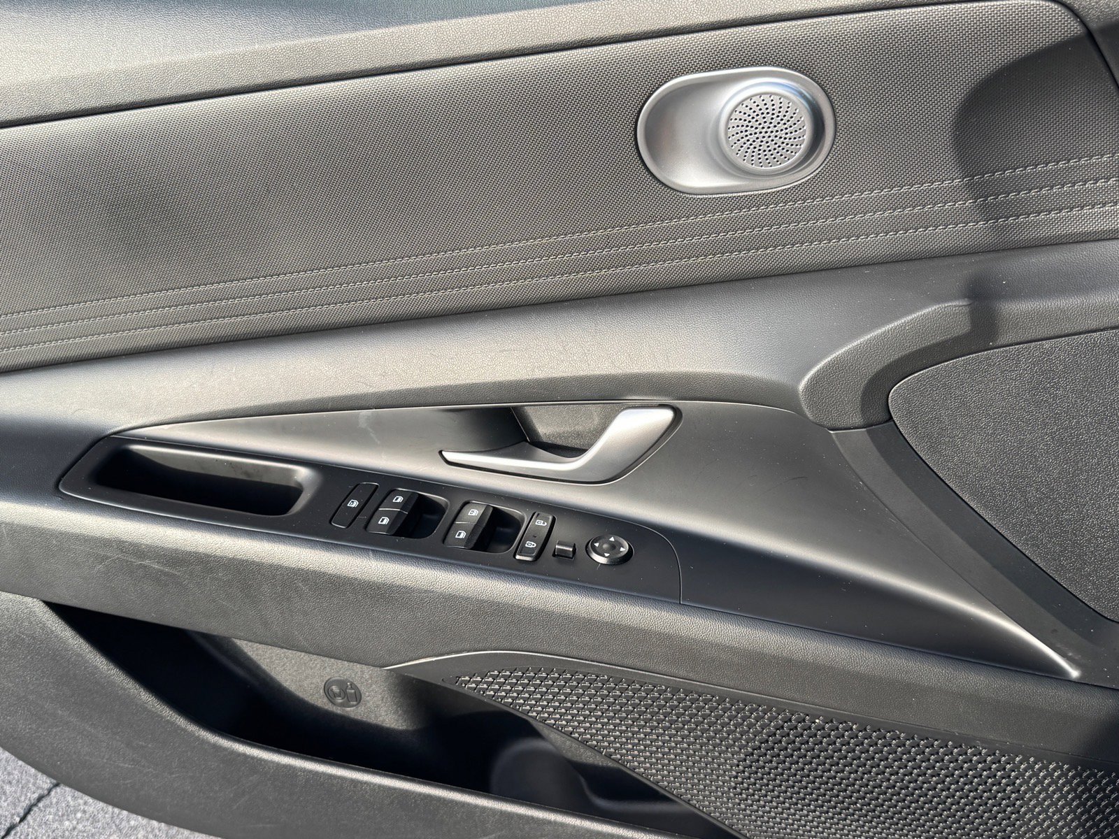 Used 2023 Hyundai Elantra SEL FWD image 18