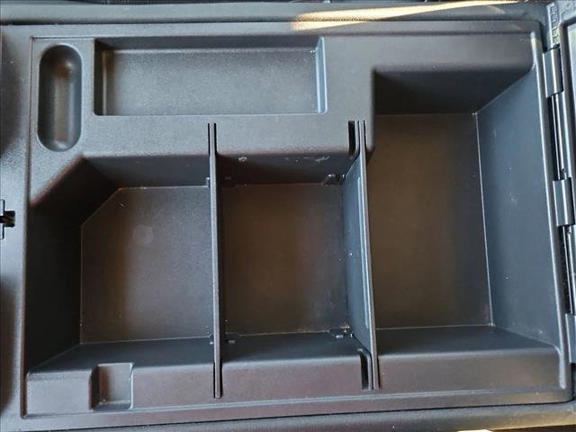 Used 2017 Nissan Titan SV image 14