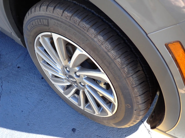 Certified 2025 Lincoln Corsair Reserve w/ Equipment Group 202A image 5