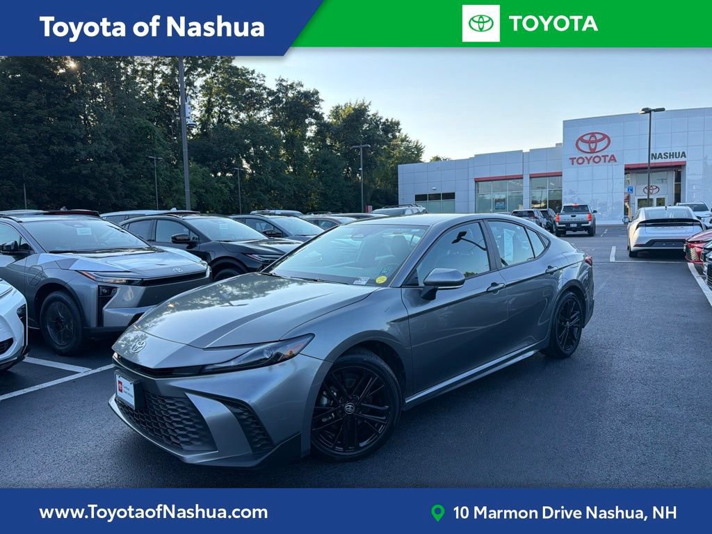 Used 2025 Toyota Camry SE FWD image 1