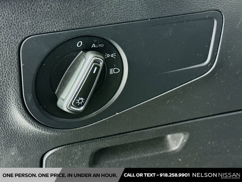 Used 2021 Volkswagen Tiguan SE image 10