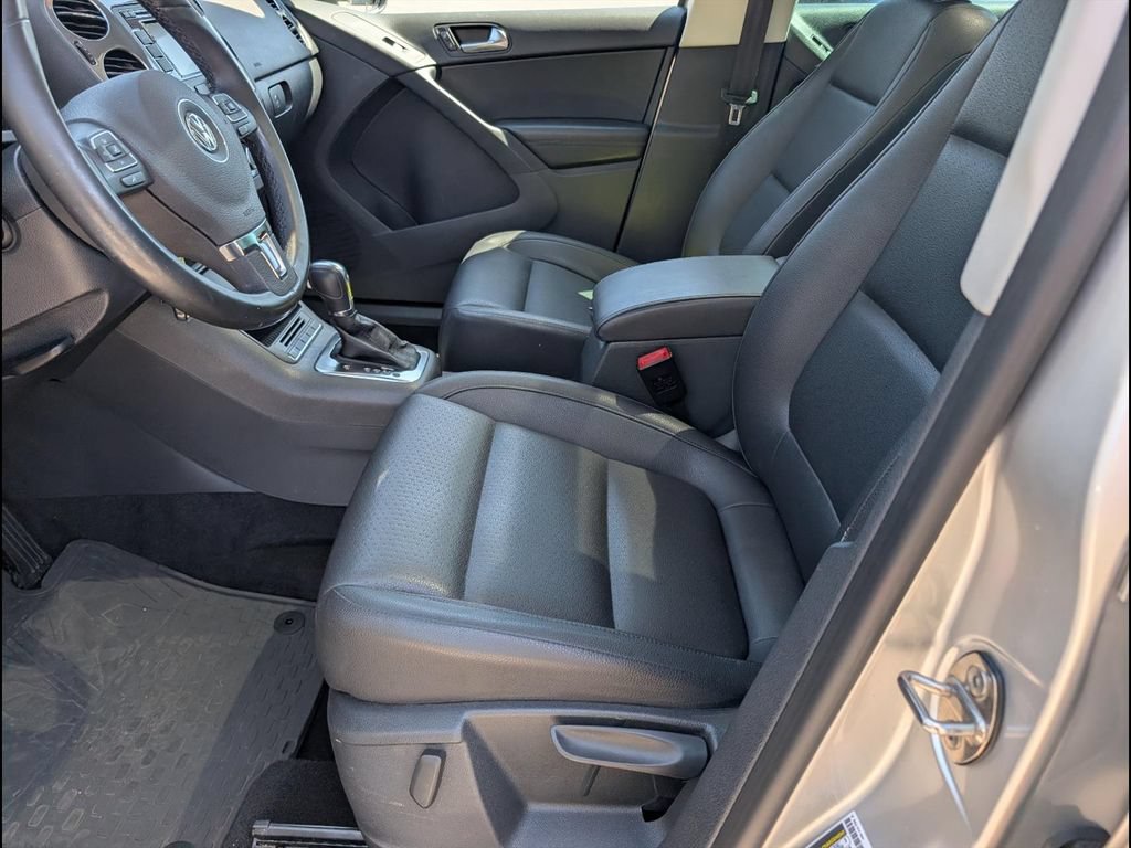 Used 2012 Volkswagen Tiguan LE FWD image 10