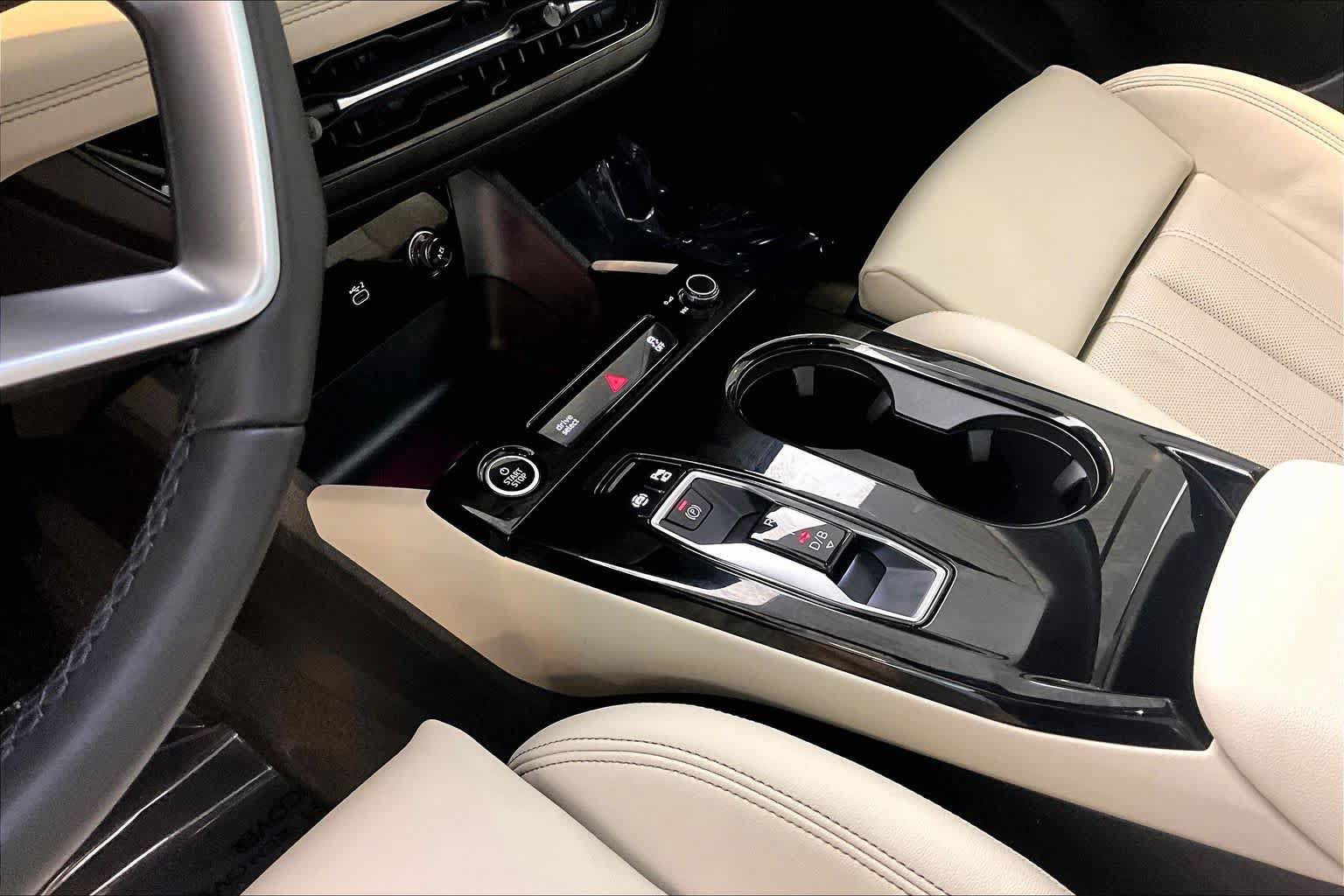 Used 2025 Audi Q6 e-tron Premium Plus w/ Premium Plus AWD/4WD image 16