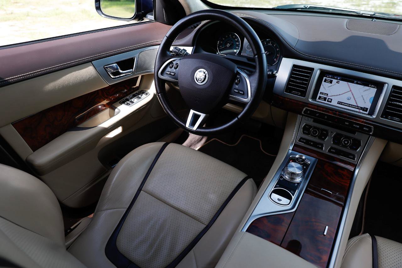 Used 2012 Jaguar XF Portfolio RWD image 21