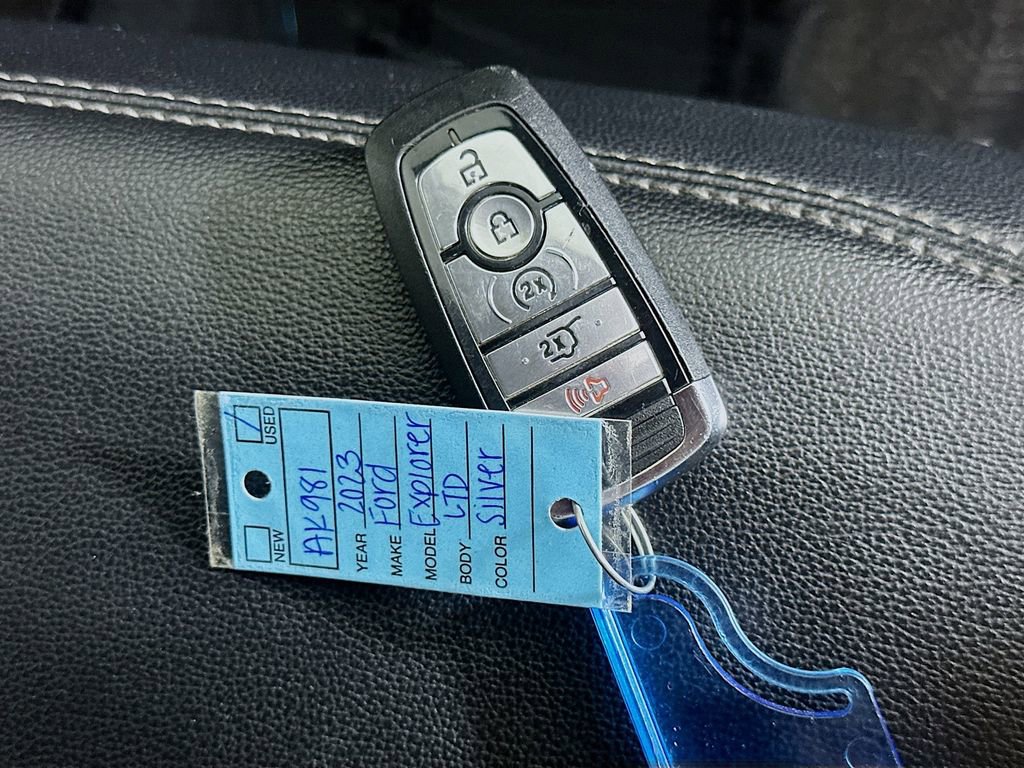 Used 2023 Ford Explorer Limited image 38