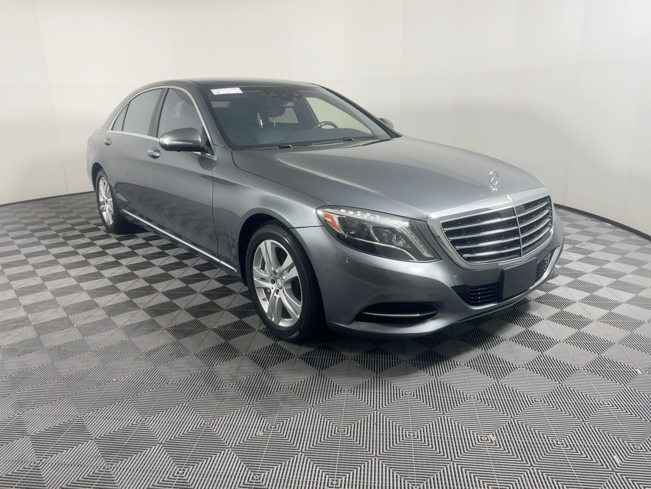 Used 2017 Mercedes-Benz S 550 4MATIC Sedan image 7