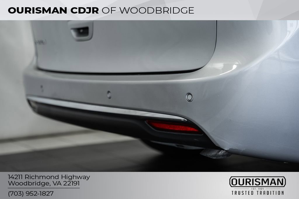 Certified 2024 Chrysler Pacifica Touring-L image 7