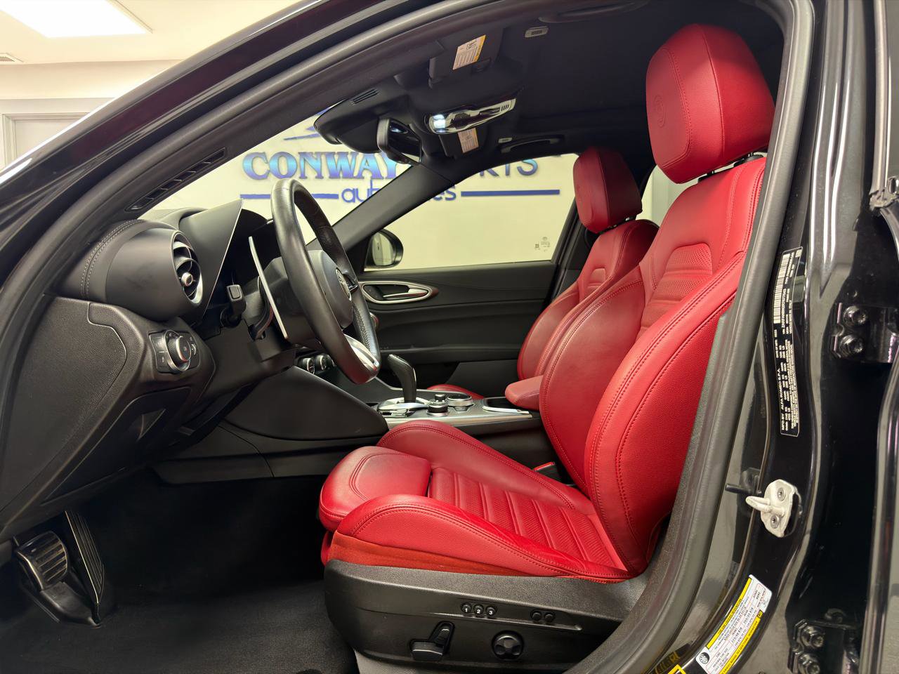 Used 2024 Alfa Romeo Giulia Veloce AWD/4WD image 9