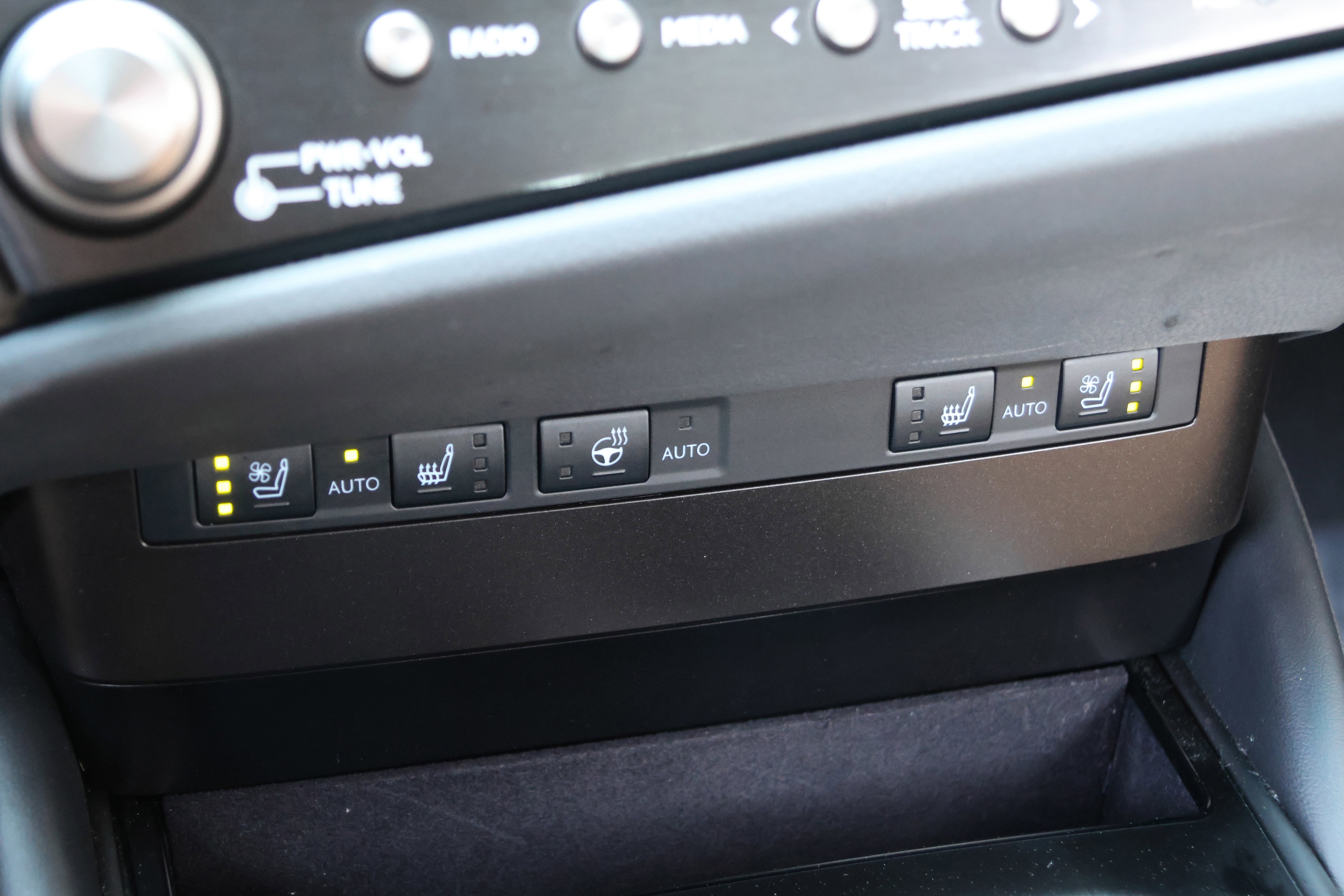 Certified 2025 Lexus ES 350 w/ Premium Package image 26