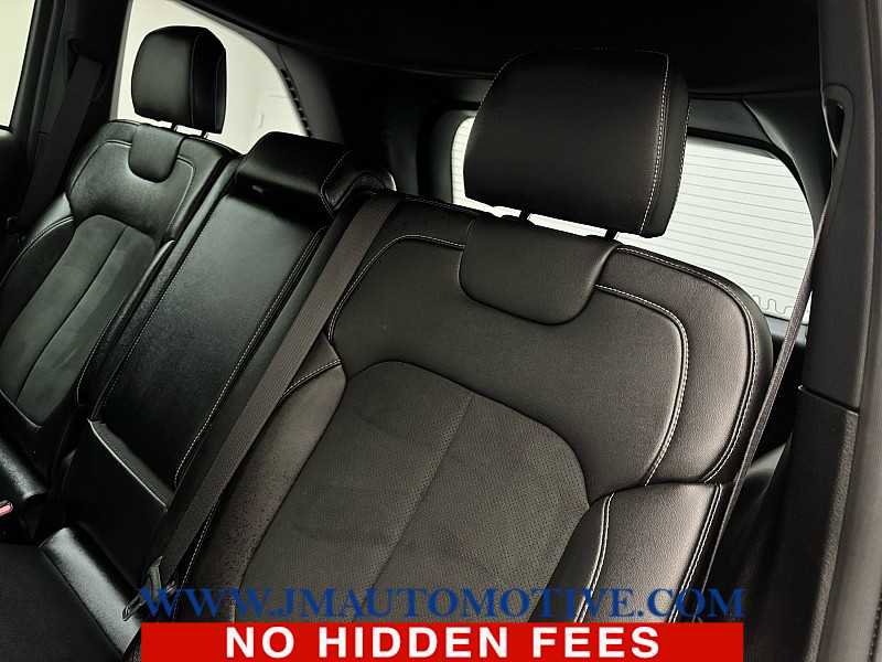 Used 2023 Jeep Grand Cherokee Altitude AWD/4WD image 16