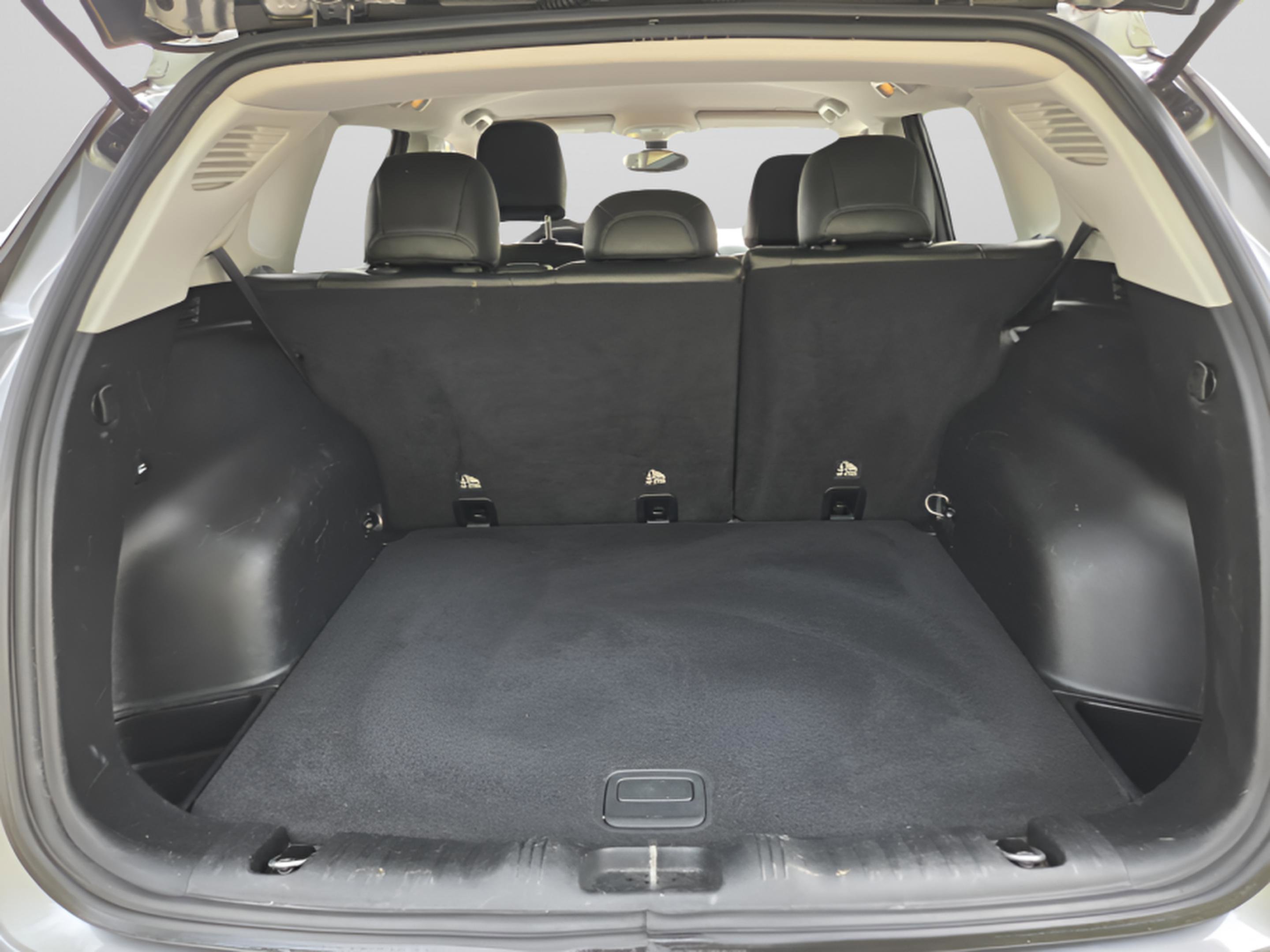 Used 2018 Jeep Compass Latitude w/ Popular Equipment Group FWD image 30