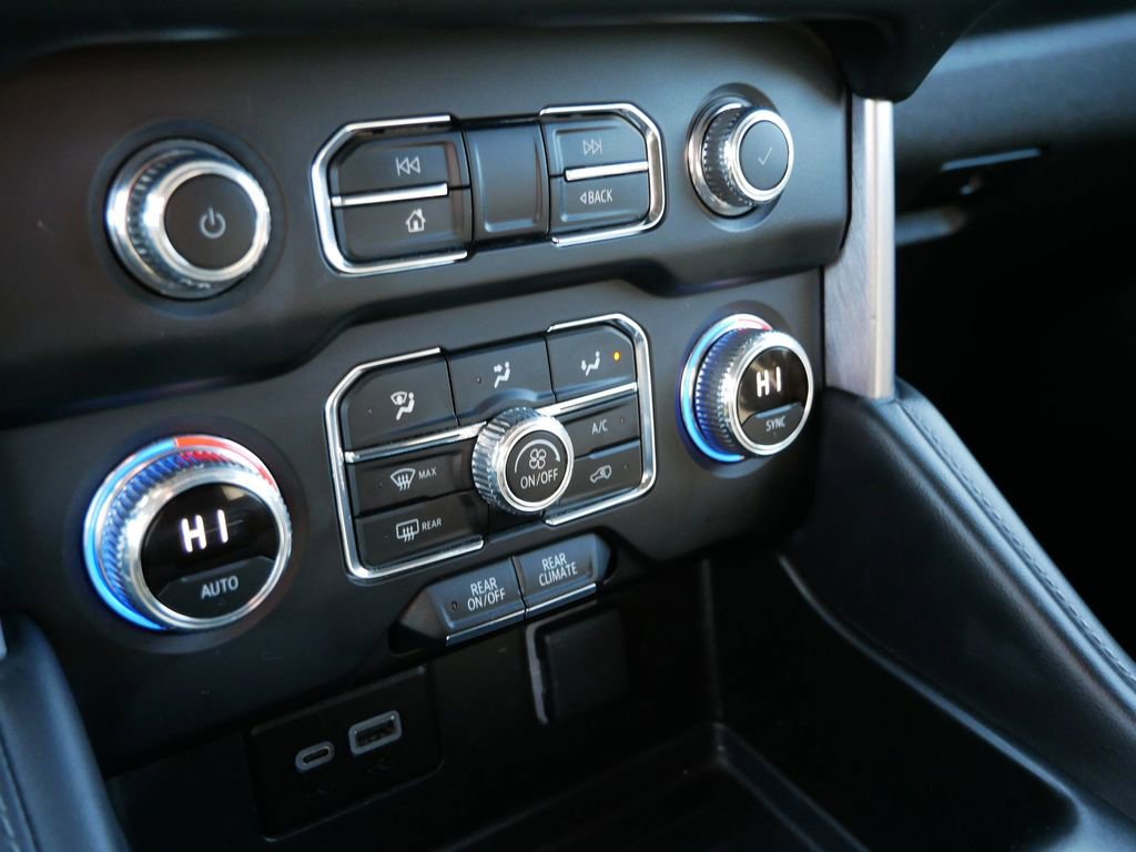 Used 2023 GMC Yukon SLE AWD/4WD image 24