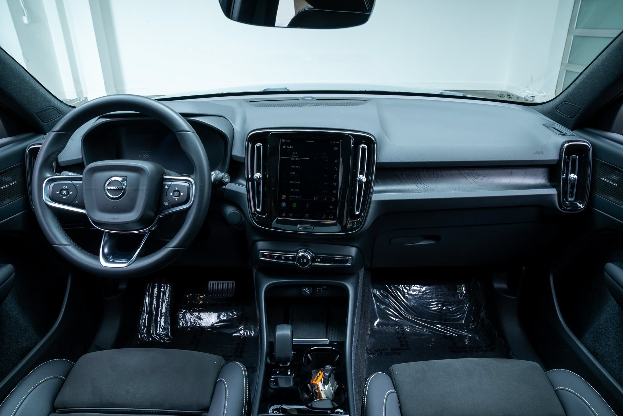 Used 2023 Volvo XC40 Recharge Ultimate w/ Protection Package Premier AWD/4WD image 8