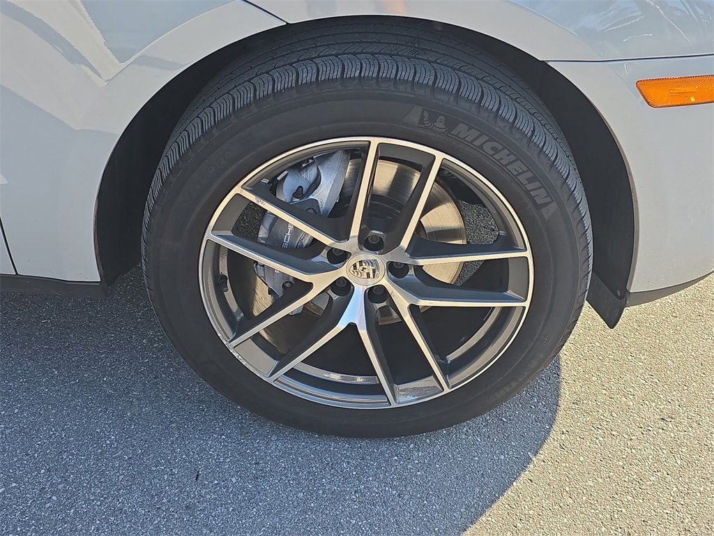 Certified 2022 Porsche Macan image 13