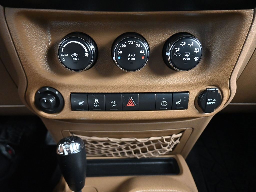 Used 2013 Jeep Wrangler Unlimited Sahara w/ Connectivity Group image 19