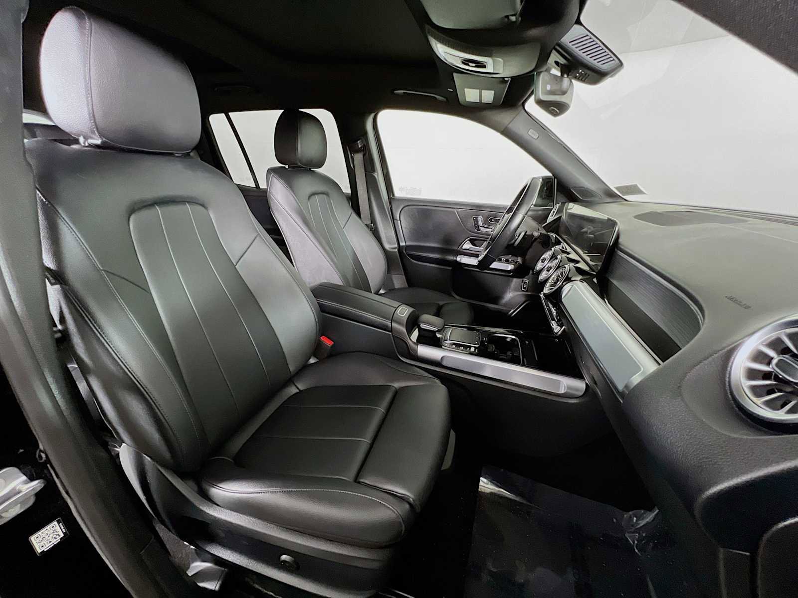 Used 2023 Mercedes-Benz GLB 250 4MATIC image 29